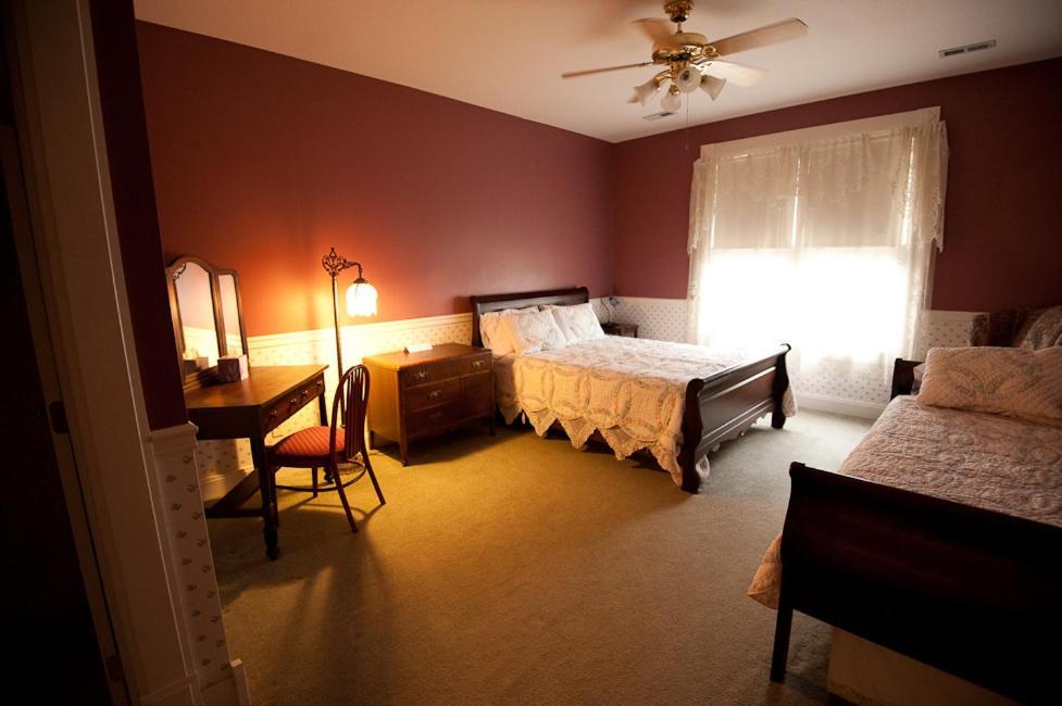 لورانس Victorian Veranda Country Inn الغرفة الصورة