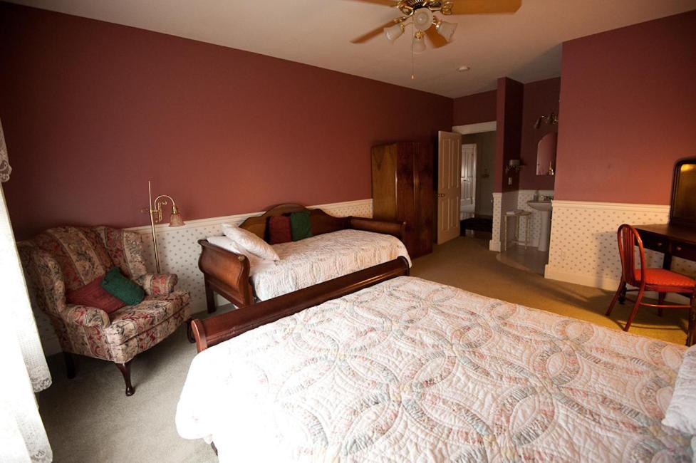 لورانس Victorian Veranda Country Inn الغرفة الصورة