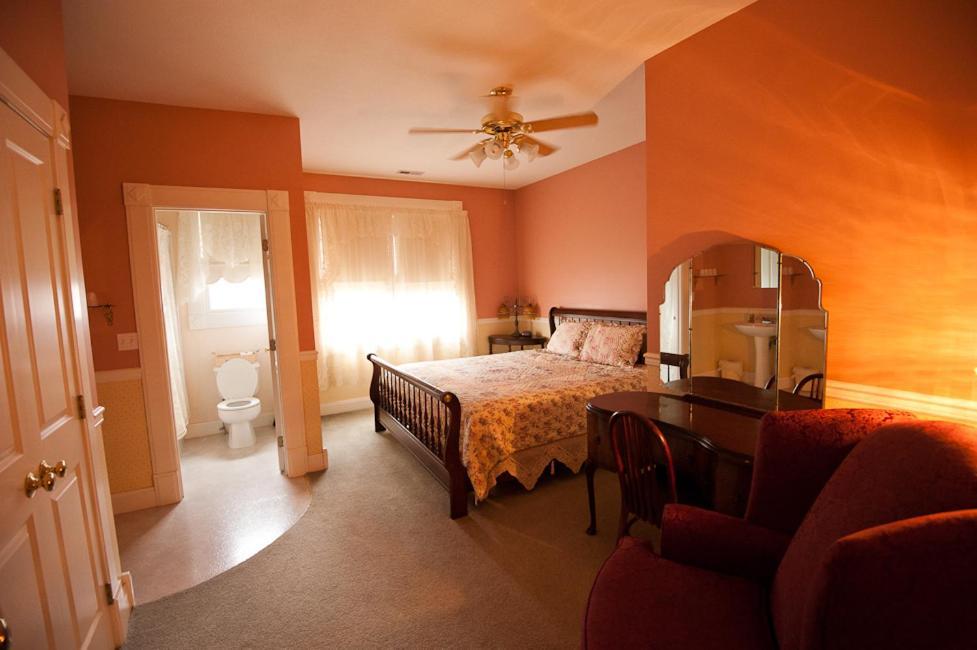 لورانس Victorian Veranda Country Inn الغرفة الصورة
