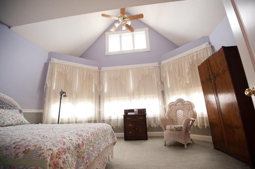 لورانس Victorian Veranda Country Inn الغرفة الصورة